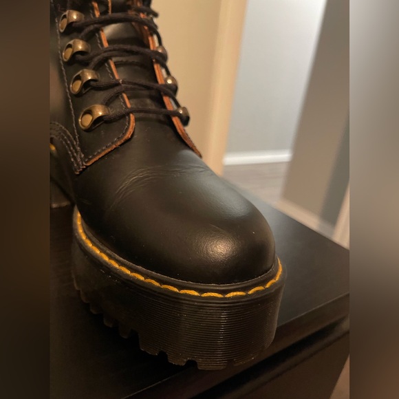 Dr. Martens Leona Smooth Leather Chunky Lug Sole Platform Heel Combat Boots - Picture 5 of 6